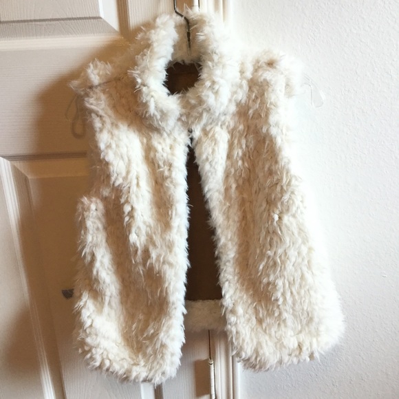 ⬇️PRICE FAUX FUR VEST/JACKET ❤️ - Picture 3 of 5